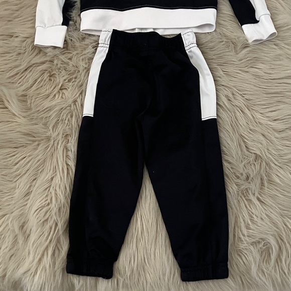 NIKE Baby Boy White/ Black Athletic Jacket and Bottom Set | 2T - Picture 12 of 13